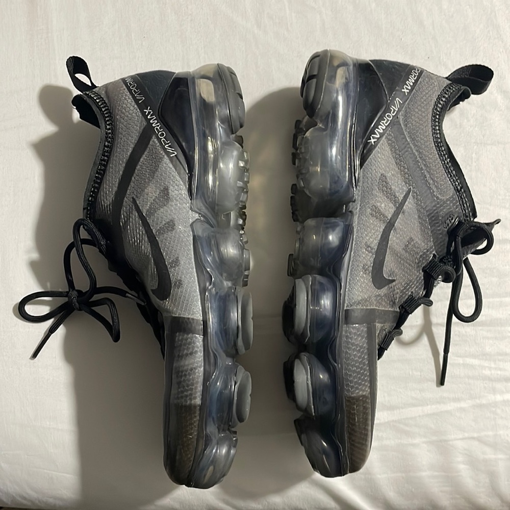 Nike youth vapor max.